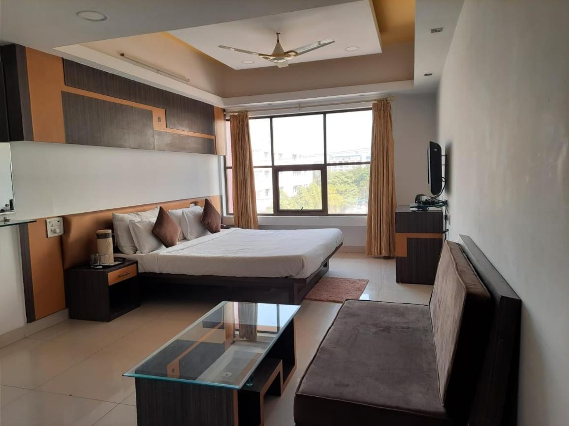 Hotel Grand Suites Indore Exterior foto